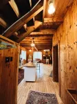 Classic Chelsea Cottage on the Gatineau River and along the famous Chelsea Trail - Homestays