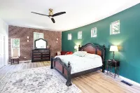 Charm of Crestview! 5-bedroom house in serene Knoxville! - Bungalows