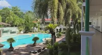 Dottie's Place Hotel & Restaurant - Pools