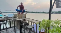 Glorilla Amphawa Riverside