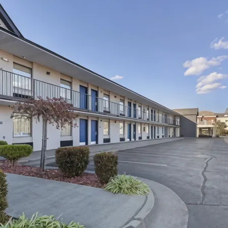 Best Western Athens Inn Отели в г. Лаймстоун