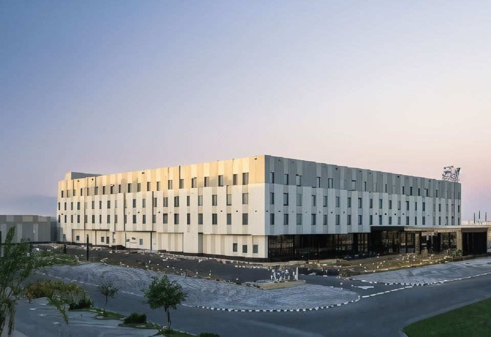 Maani Muscat Hotel & Suites - Housity