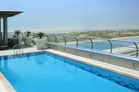 Pearl Rotana Capital Centre - Rooftop Pools