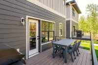 Luxury Ski Home | Sauna | Views | Dogs | Trail Access - บังกะโล