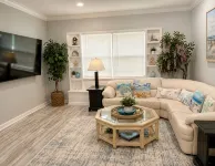Warm and Cozy Home in Quiet Neighborhood!! LLC