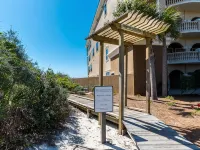 Sassy Seahorse! 200 Yards to Beach! Neighborhood Pool