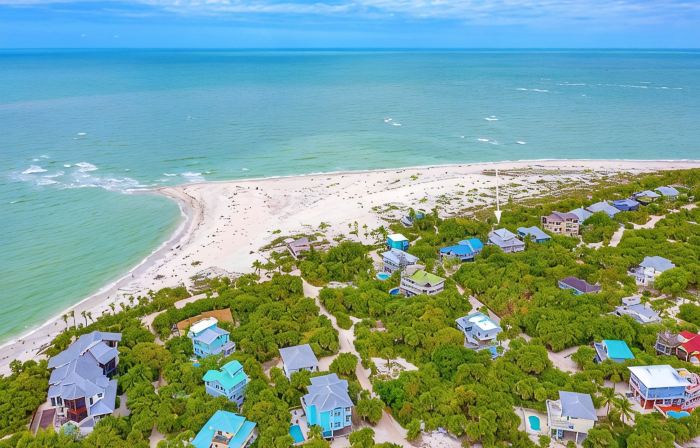 BEACHFRONT, HEATED POOL, KAYAKS/SUP, LANAI W/ GULF VIEWS, 85' DOCK, 2 GOLF CARTS