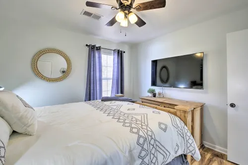 Relaxing Stay near Oaklawn Casino & Bathouse Row
