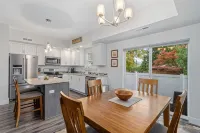New 2 BR Townhouse in the Heart of Wenatchee. Great for Families, pet friendly.