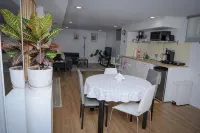 One bedroom w Private Entrance close to DC - Homestays