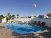 Bay Palm Motel - Pools