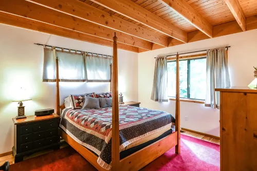Cozy Cabin Nestled in the Heart of Oak Creek, minutes from trails - 샬레 호텔