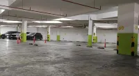 Nu Hotel - Parking
