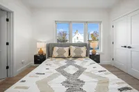 II Home in Boston with, Arcade, Parking,Game Room,EV, 6Br 5.5Bath - 3-Star