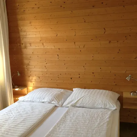 Quiet small apartment for 2 (max. 4) people near the center with lake view