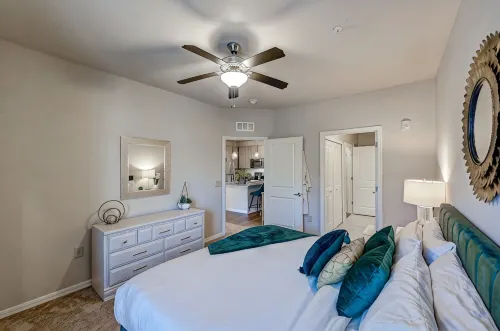 Lush Emerald Nr JAX INT Airport & Shopping