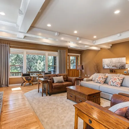 Royal Oak Manor Lrg Private Home and Yard Sleeps 18!