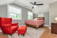Modern 3 BR house in Belmont - 4-Star