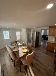 Relax with family or friends to this elegant apartment in the heart of Waltham - واي فاي