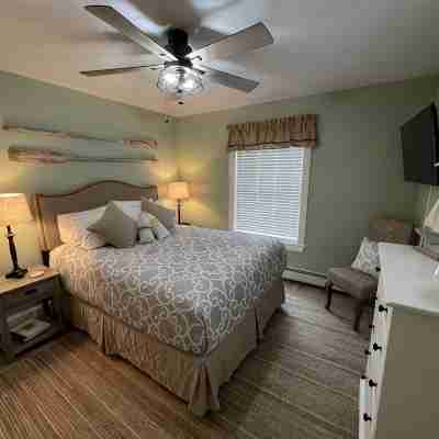 Newly renovated 3 bedroom, 2 bath bungalow, just steps to downtown BBH. Rooms