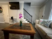 Recently Renovated Two-story Condo! - 4-Sterne
