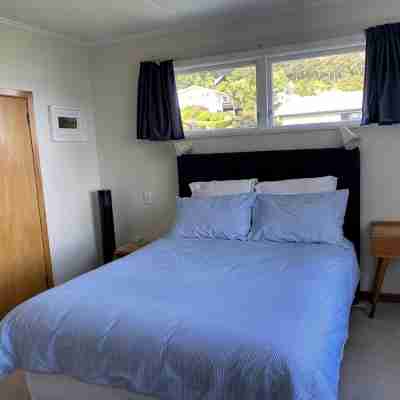 Whitianga Beachfront, with extensive views across Mercury Bay. Rooms