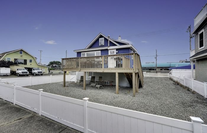 Classic Shore House in the Heart of Beach Haven