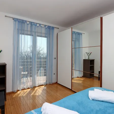 Starry Night - Extra big bed, big bathtub, private parking, sea view, 2 rooms