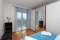 Starry Night - Extra big bed, big bathtub, private parking, sea view, 2 rooms
