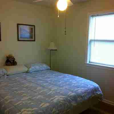 Pet friendly sound side 3 Bdrm/2Bth Non Smoking Beach Box Private Home Rooms