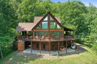 Spacious cabin with breathtaking mountain view! Pet Friendly!