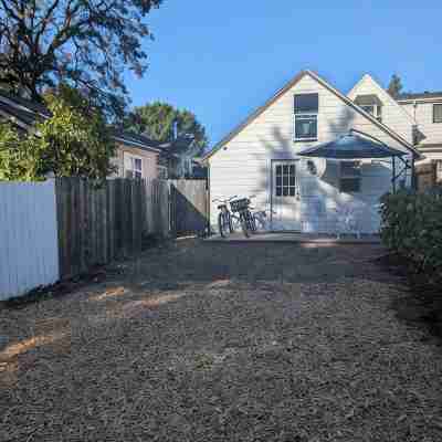 Charming Cottage in Central Salem Hotel Exterior
