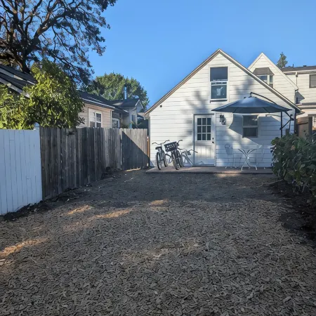 Charming Cottage in Central Salem