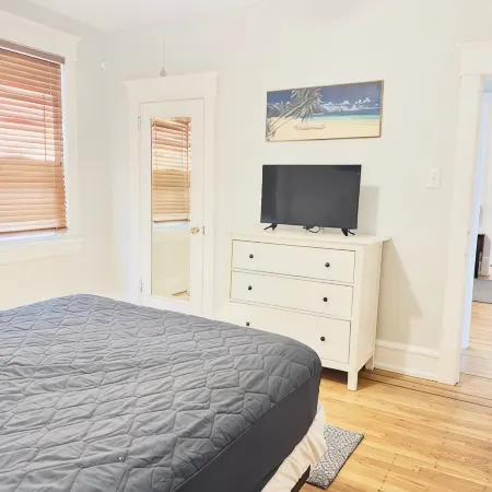 ACROSS from Ventnor BEACH BLOCK! 2 bd -and 2 ba unit  - 8th house from beach.