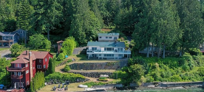 Beautiful Beach House and additional beach cabin with Olympic Mountain view Ξενοδοχεία στην πόλη Kitsap County