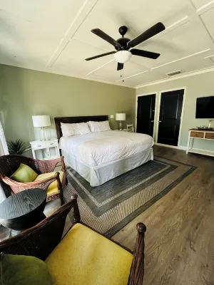 Private suite with own entry in vibrant Gainesville - Bungalows