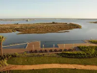 1 bedroom apartment in the Algarve overlooking the ria and the sea with garden and pool Hotels in Moncarapacho