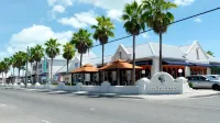 3 minutes to the beach! 1 Bedroom Condo near shopping and Dining - 2-Star
