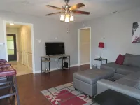 4 Bedroom Home - Great Location Sleep 9 Guest . 7 Beds - 2-Star