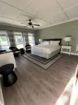 Private suite with own entry in vibrant Gainesville - Bungalows