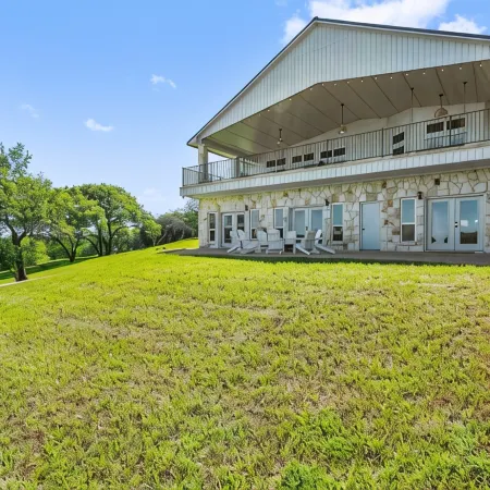 Paradise by the lake - Lonestar Lakehouse