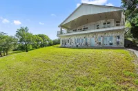 Paradise by the lake - Lonestar Lakehouse