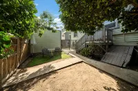 Spacious 4 Bedroom Home in Downtown Long Beach - บังกะโล