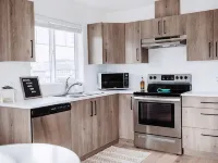 Quiet, above-garage suite in Royal Bay - 3つ星