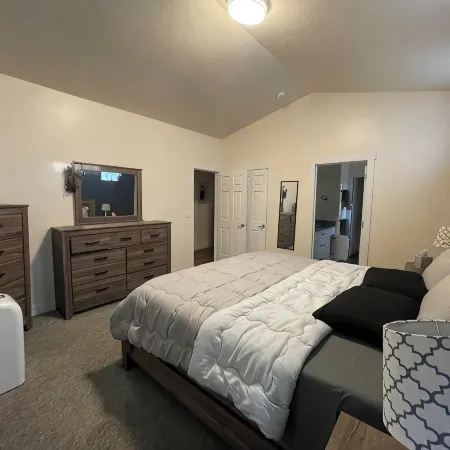 Spacious 6Br Home w 2 Large Living Areas & 3 Bath