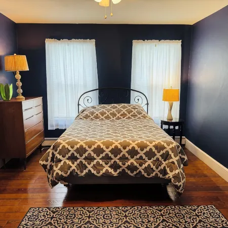 Pet-Friendly Condo in Cape May Historic District - 2 Bedroom with AC and Kitchen