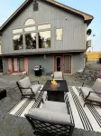 Riverview Retreat! Near Trails! - Homestays