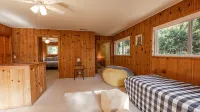 Lake, Hot Tub, Baby & Toddler Friendly, Walk to Town - Wifi