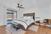 Spacious 4-bedroom Modern House with Gorgeous Mountain Views - 4-Star