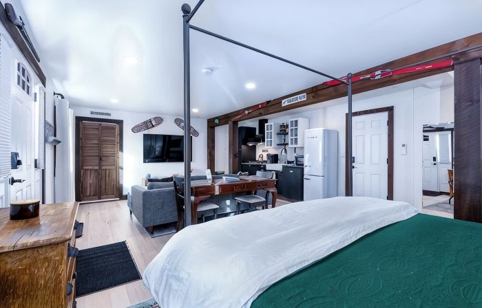 The Barn at May Farm - Historic 1790s Retreat · Hot Tub · 8 Min to Stowe
